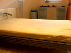 Муж поимев жену кончил ей на задницу