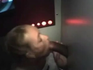 Блондинка мужу отсосала в стиле глорихоли