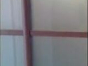 Пришел домой, а там его любимая шпилится в ванной