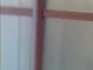 Пришел домой, а там его любимая шпилится в ванной