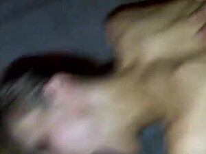 Худенькая хохлушка ублажает двоих