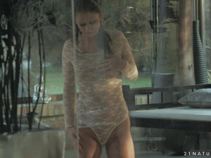 Блядь скачет раздолбанным очком на большом члене ебаря