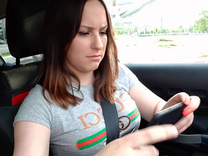 Студентка попросила подвезти, и была выебана в письку