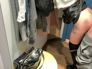 Парень в черной футболке по-быстрому трахнул любимую перед работой