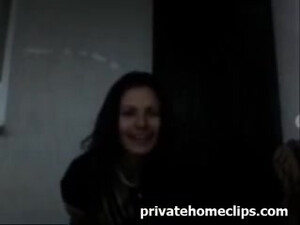 Русские молодые девушки позируют на вебкамеру