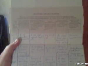 Парень снимает свою красивую обнаженную девушку