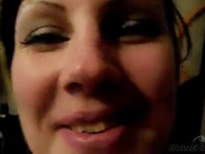 Проиграла минет и свежую сперму на личико