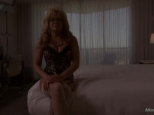 Старуха дрочит член и сосет на кастинге