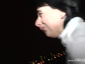 Шлюха сделала минет сидя на улице на лавочке