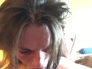 Домашний минет от знойной телочки крупным планом