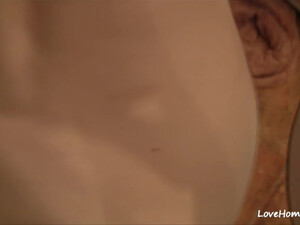 Парень трахает русскую подругу и снимает на телефон