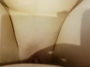 Трахает пышную красотку раком в любительском порно видео