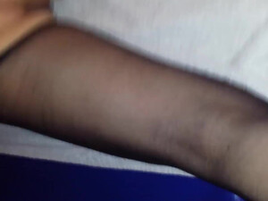 Ненасытная благоверная бурно кончает от умелого и глубокого фистинга муженька