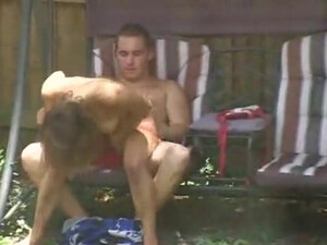 Благоверная пошла к соседу по даче за солью