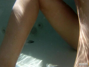 Муж ебет раком белокурую жену в нижнем белье