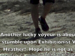 Супруг пальцами трет и мастурбирует киску жены