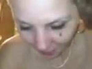 Чувак подарил свою подружку товарищу на проеб в позе в позе раком