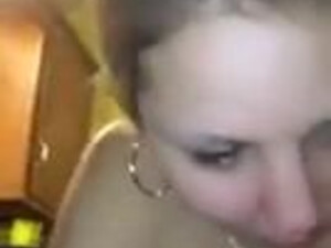 Чувак подарил свою подружку товарищу на проеб в позе в позе раком