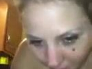 Чувак подарил свою подружку товарищу на проеб в позе в позе раком