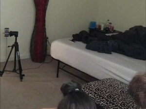 Молодая брюнетка сосет и трахается с парнем на первом свидании