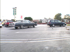 Женщина получила член в пизду не снимая трусиков