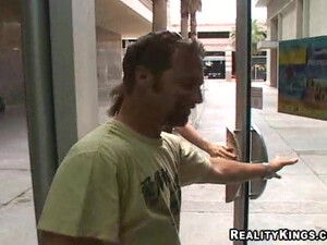 Мужик трахнул взрослую супругу после похода в магазин