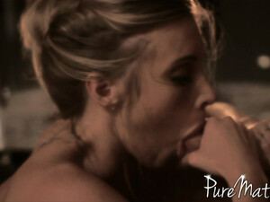 Молодой парень делает куни зрелой женщине перед сексом