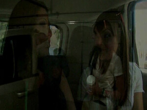 Разводит дочку на секс с другом