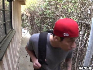 Трахнул красивую хозяйку особняка, пока мужа не было дома