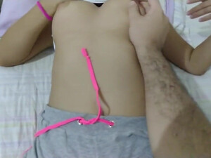 У тебя такая красивая задница! Я хочу тебя трахнуть прямо сейчас! - порно видео с сестрой