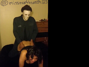 Армянка испугалась грабителя и сразу сняла трусы чтобы не злить его