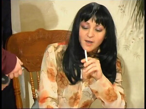 Красивую жену долбит и кончает в нее пацан, работающий прислугой