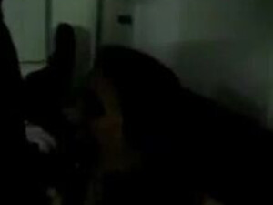 Вторая Половинка посасывает черный конец негра