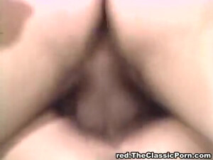 Зрелую сучку выебали сперма залила ее животик