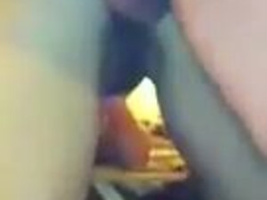 Разгоряченный богатырь дерзко имеет подружку супруги по собачьи