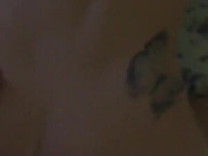 Имеет в очко жену