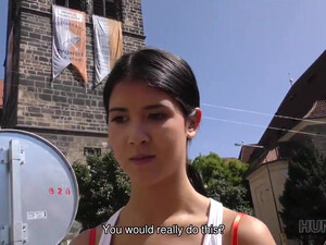 Брюнетка ебется за бабки при своем муже