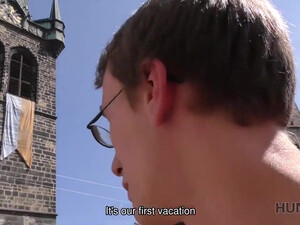 Брюнетка ебется за бабки при своем муже