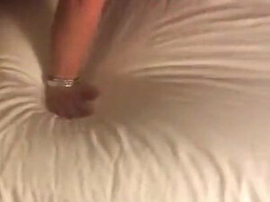 Муж снимает на видео, как его жена получает большой черный член сзади