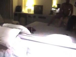 Межрасовый секс раком в домашнем любительском видео для жены с большой жопой в любительском видео