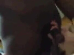 Белая толстушка делает минет большому черному члену