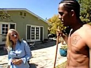 Зрелая пума блондинка жена трахается с большим черным членом