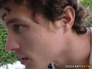 Alyssa Lynn принимает большой черный член перед сыном о ее любовнике