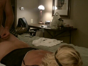 Вторая Половинка с чёрной маской на глазах чпокается с мужем в позе раком после отсоса