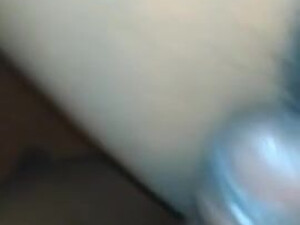 Черномазый пендюрит толстую супругу кента в небритую пизденку и снимает еблю на камеру