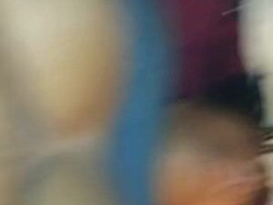 Черномазый пендюрит толстую супругу кента в небритую пизденку и снимает еблю на камеру