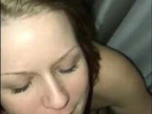 Ебарь чпокает в письку и ротик чужую супругу пока ее рогоносец на смене