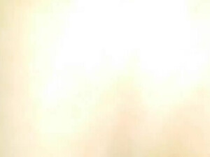 Мужчина на стуле присунул в попку чужой жене и снял перепихон на видео