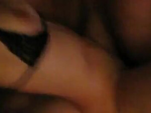 Сексвайф пробует двойное проникновение, а благоверный снимает это