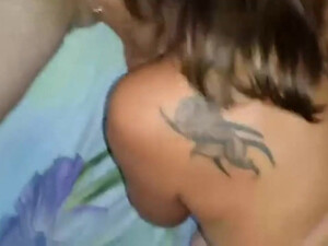 Любовник и муженек жарят супругу по очереди кончают ей одновременно в ротик